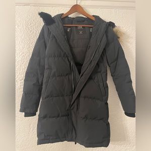 Womens aritzia TNA puffer midi coat. Goose feathers inside.